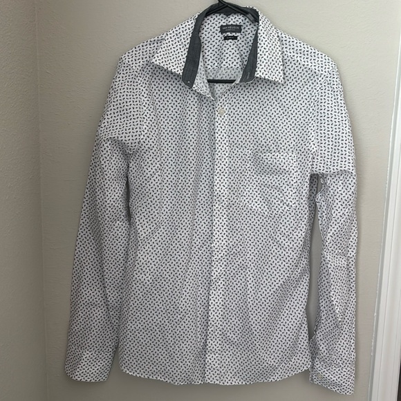 Van Heusen Other - Van Heusen Slim Fit Shirt
